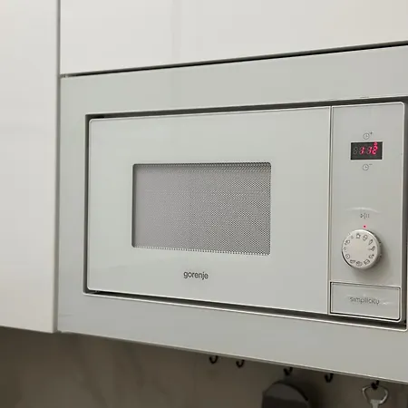 The Wonder Deer Next To The Opera Self Check-in Budapesta