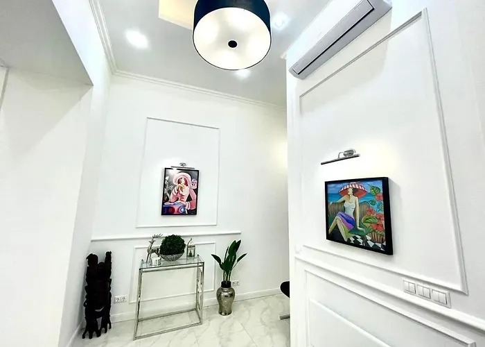 The Wonder Deer Next To The Opera Self Check-in Budapesta