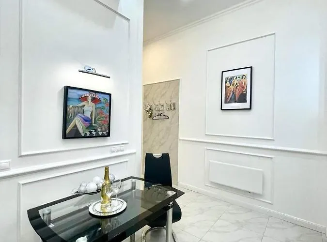 The Wonder Deer Next To The Opera Self Check-in Budapesta