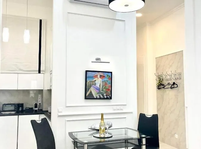 The Wonder Deer Next To The Opera Self Check-in Budapesta