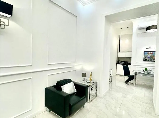 The Wonder Deer Next To The Opera Self Check-in Apartament *