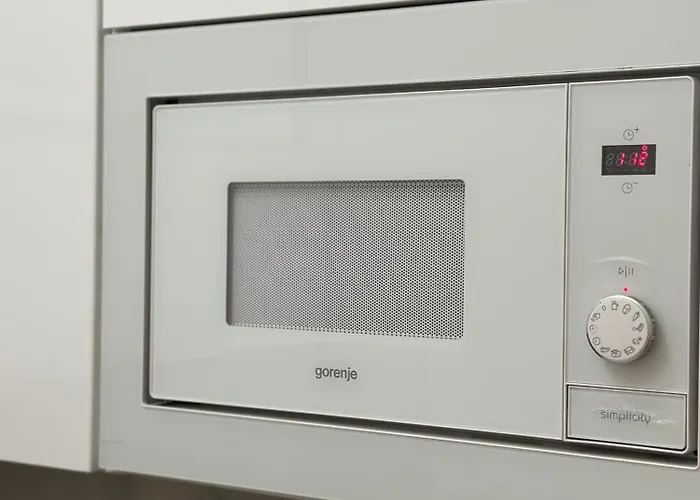 The Wonder Deer Next To The Opera Self Check-in Budapesta